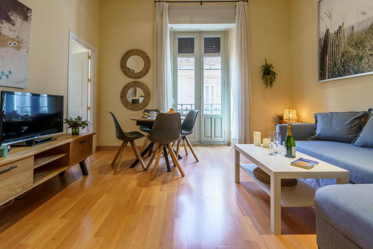 Bright Two-Bedroom Apartment In The Historic Center Málaga Exteriör bild