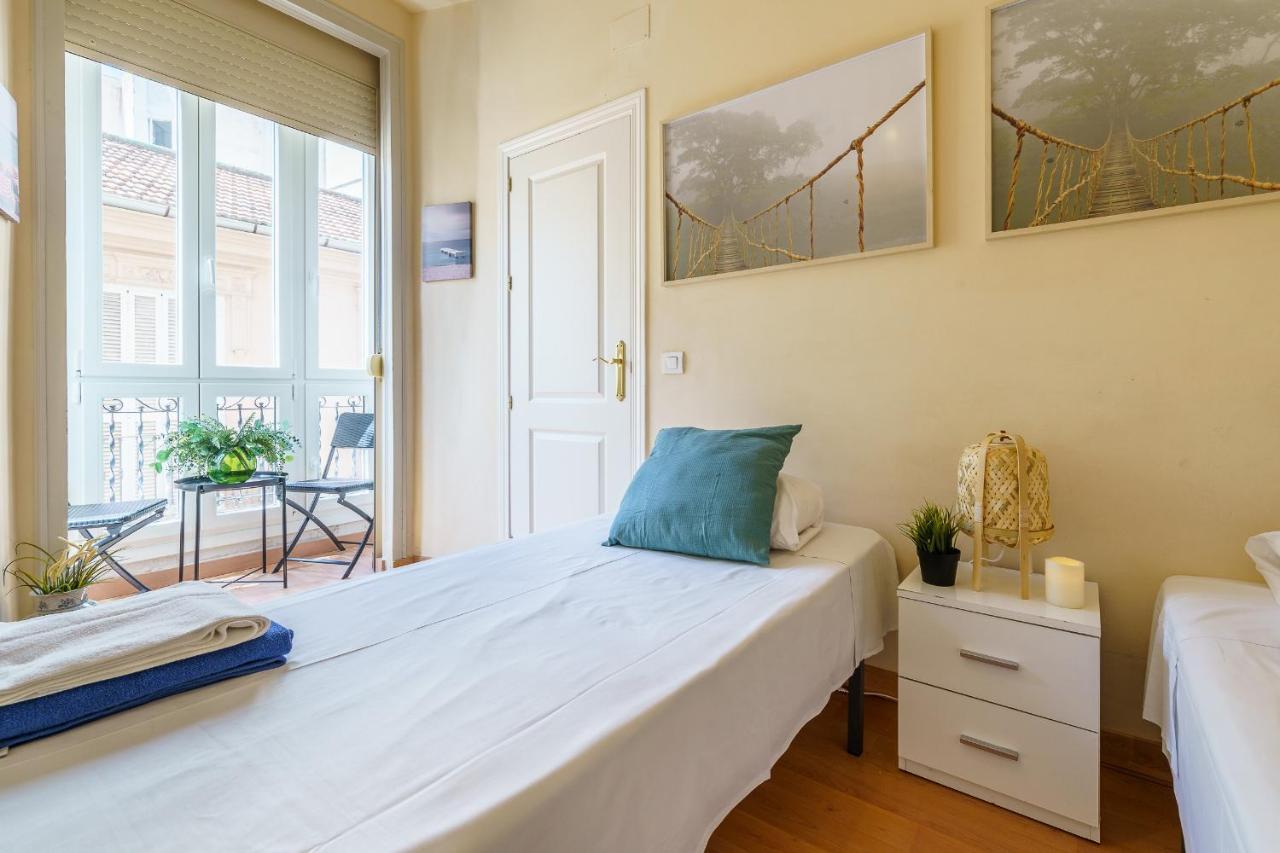 Bright Two-Bedroom Apartment In The Historic Center Málaga Exteriör bild