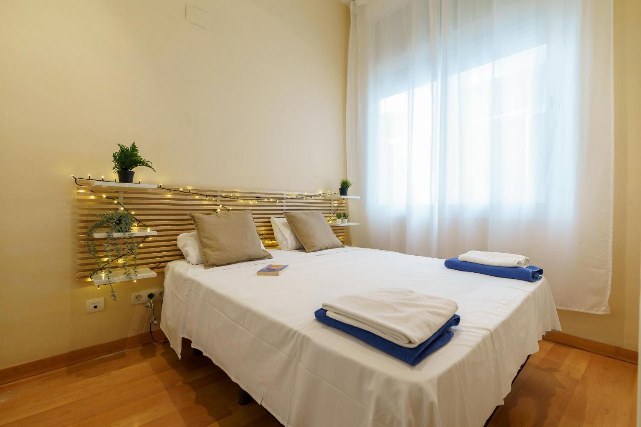 Bright Two-Bedroom Apartment In The Historic Center Málaga Exteriör bild